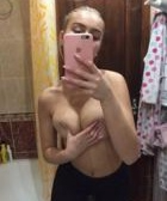 У меня есть все, чтобы сделать тебя счастливым: горячее тело, чувственность и мастерство. Живу в Москве и готова пригласить тебя в свою уютную квартиру, где мы сможем насладиться интимными моментами. У меня широкий спектр услуг, включая классический секс, массаж, стриптиз и многое другое. Мои предыдущие клиенты говорят, что я - настоящая экспертка в своем деле. Прикрепленные фото доказывают, что я - именно та девушка, которую ты хочешь увидеть. 🌟💋☺️ Яна